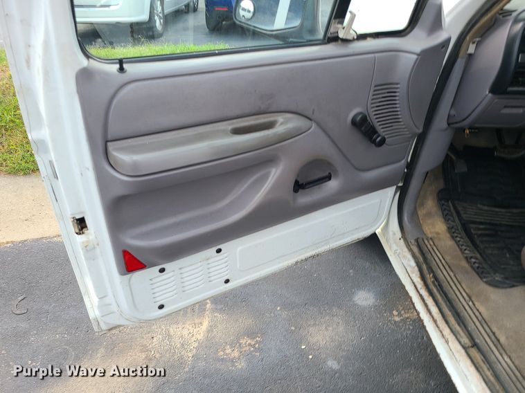 image for item MJ9404 1995 Ford F250  utility bed pickup truck