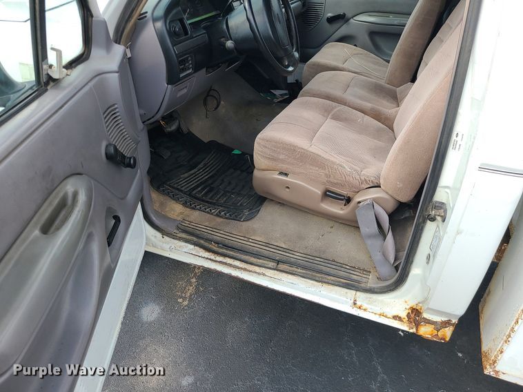 image for item MJ9404 1995 Ford F250  utility bed pickup truck