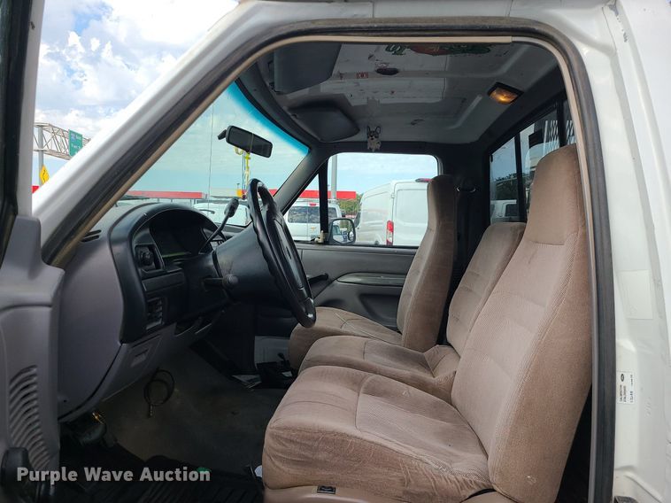 image for item MJ9404 1995 Ford F250  utility bed pickup truck