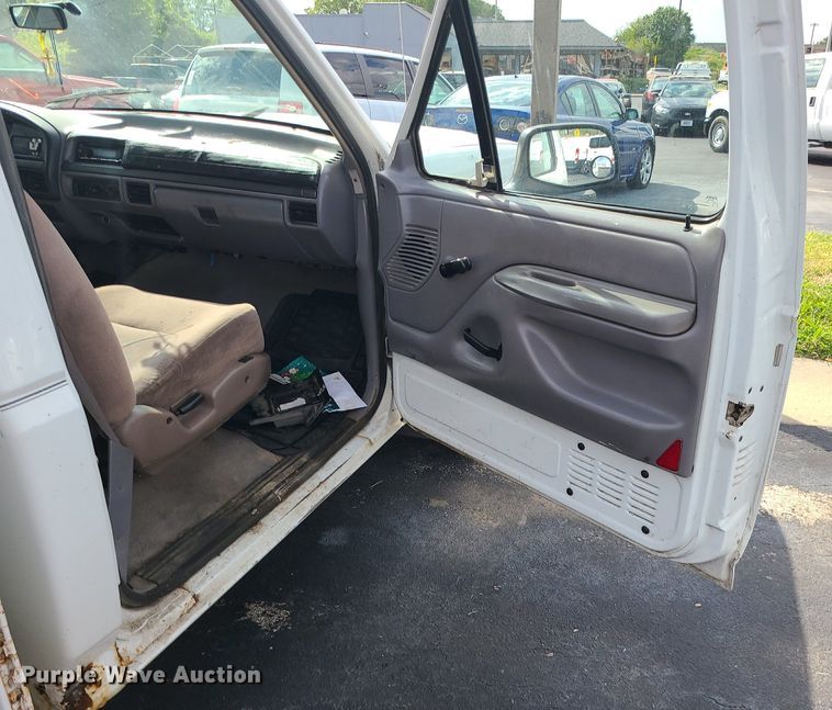 image for item MJ9404 1995 Ford F250  utility bed pickup truck