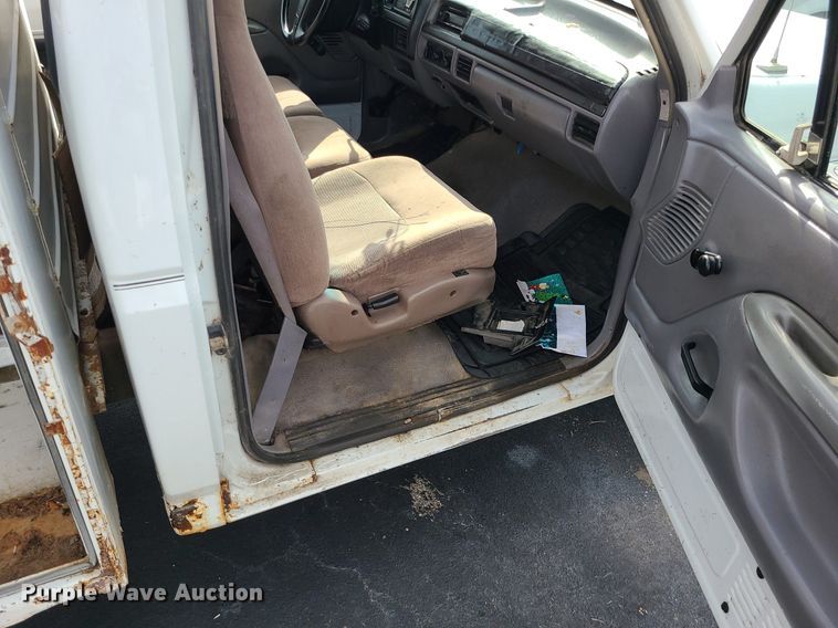 image for item MJ9404 1995 Ford F250  utility bed pickup truck