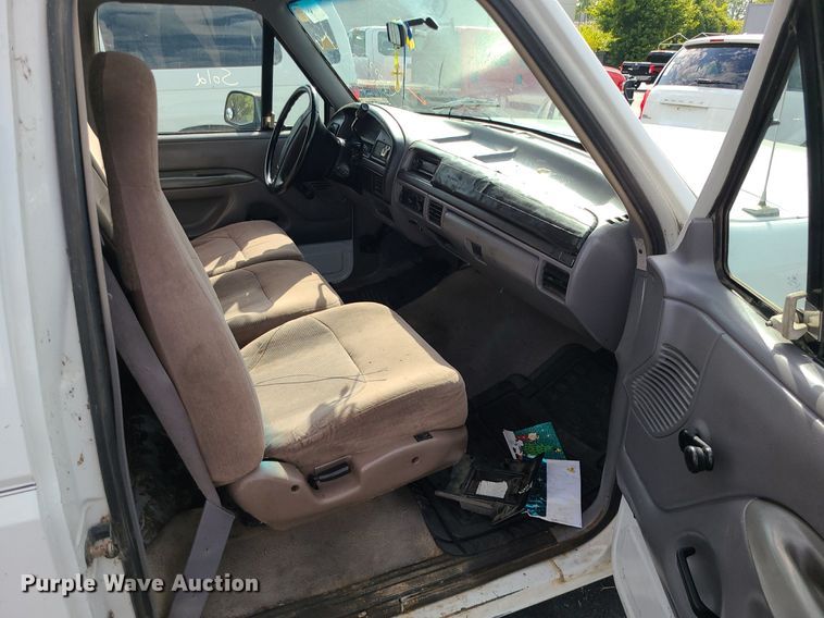 image for item MJ9404 1995 Ford F250  utility bed pickup truck