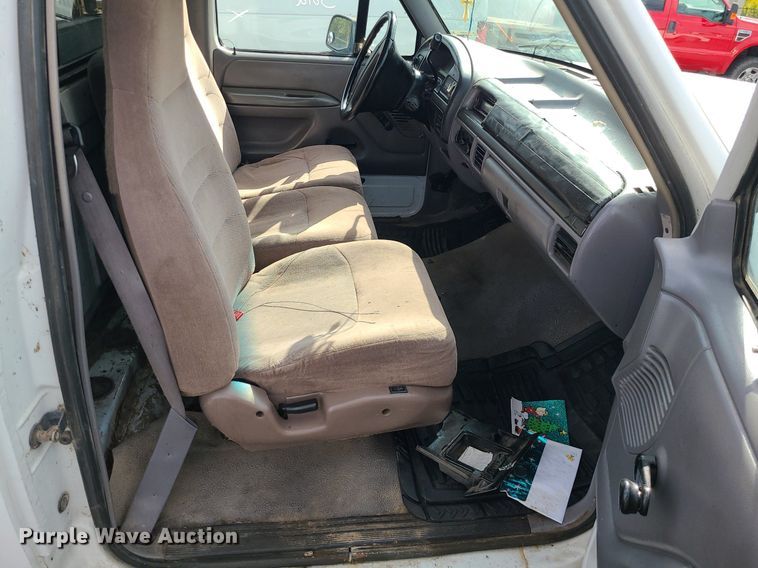 image for item MJ9404 1995 Ford F250  utility bed pickup truck