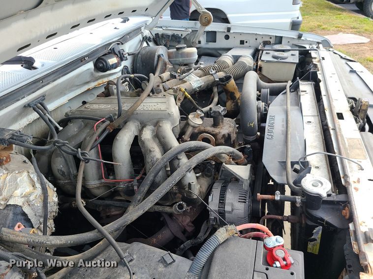 image for item MJ9404 1995 Ford F250  utility bed pickup truck