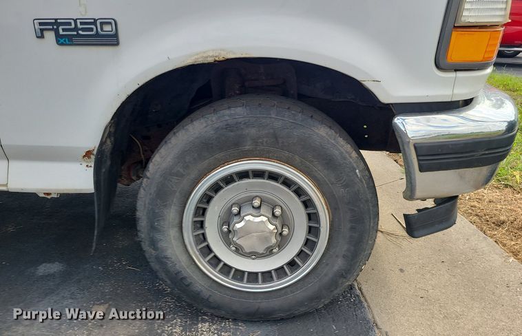 image for item MJ9404 1995 Ford F250  utility bed pickup truck