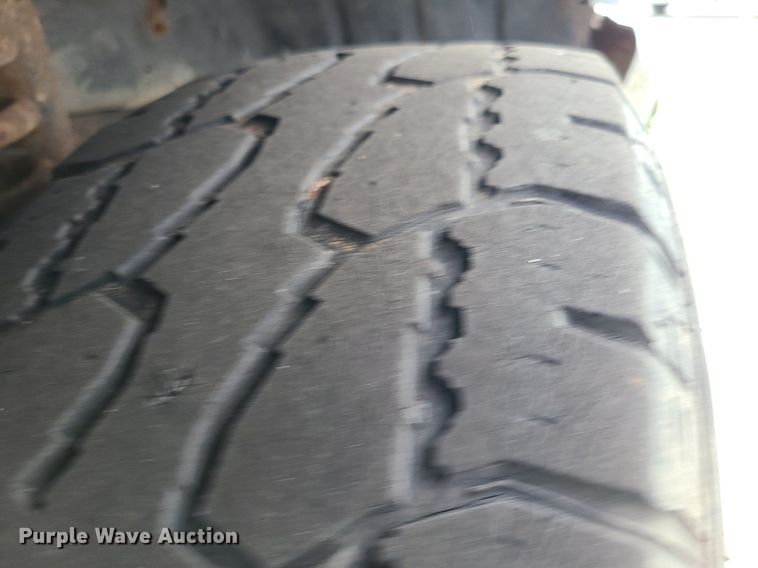 image for item MJ9404 1995 Ford F250  utility bed pickup truck