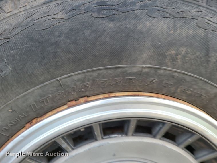 image for item MJ9404 1995 Ford F250  utility bed pickup truck