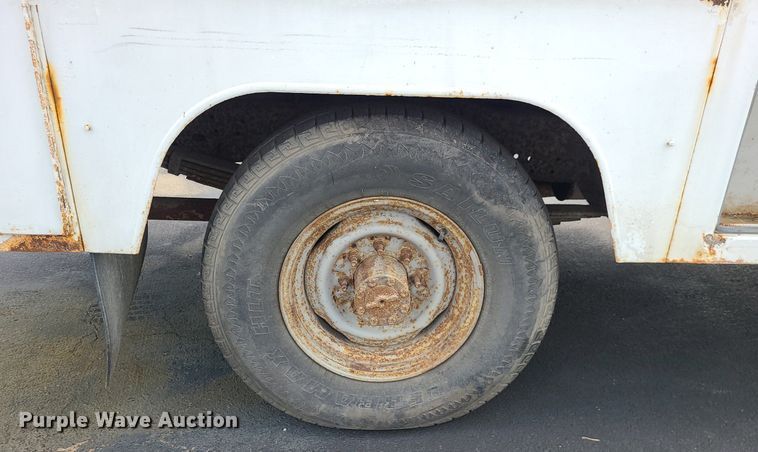 image for item MJ9404 1995 Ford F250  utility bed pickup truck