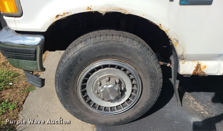 image for item MJ9404 1995 Ford F250  utility bed pickup truck