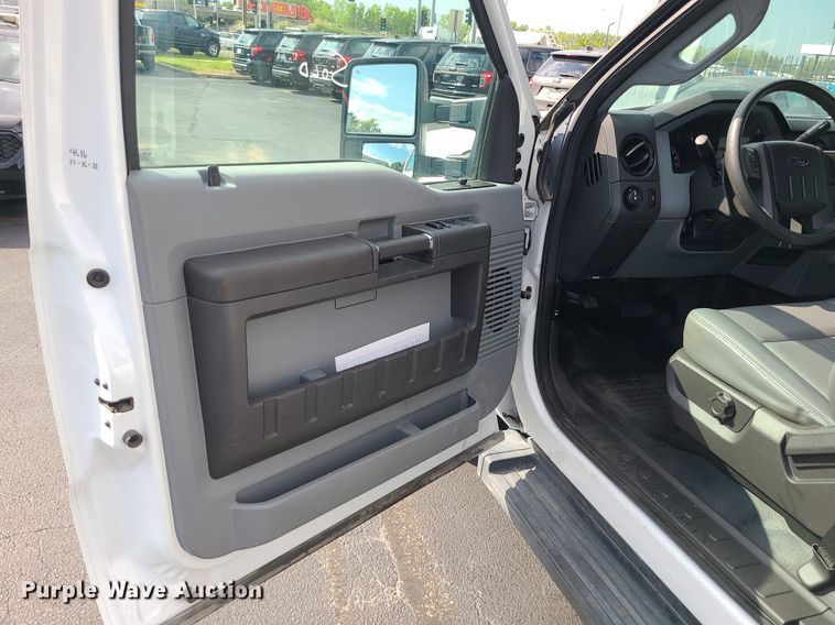 image for item MJ9406 2014 Ford F250 Super Duty  Crew Cab pickup truck