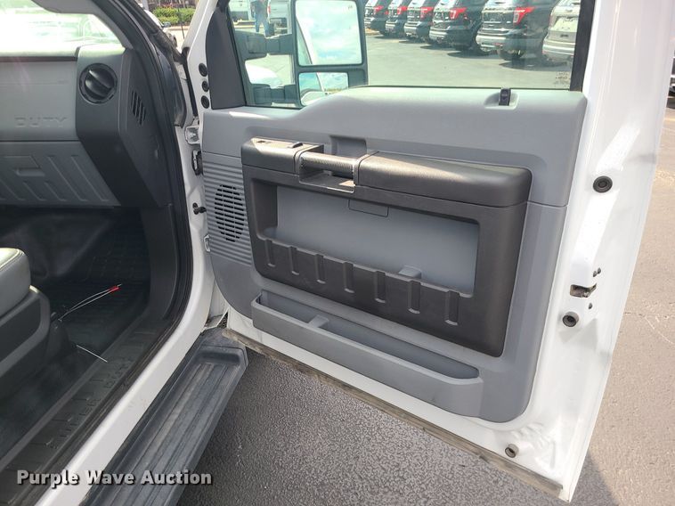 image for item MJ9406 2014 Ford F250 Super Duty  Crew Cab pickup truck