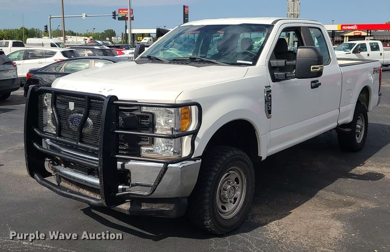 image for item MJ9409 2017 Ford F250 Super Duty XL  SuperCab pickup truck