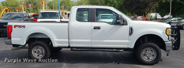 image for item MJ9409 2017 Ford F250 Super Duty XL  SuperCab pickup truck