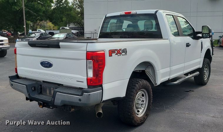 image for item MJ9409 2017 Ford F250 Super Duty XL  SuperCab pickup truck