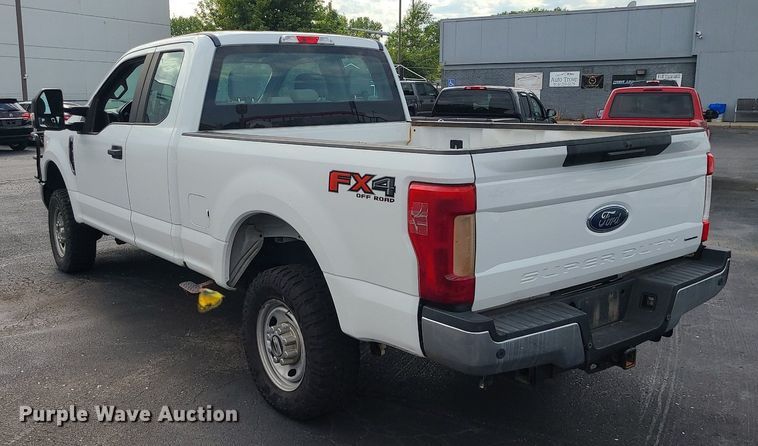 image for item MJ9409 2017 Ford F250 Super Duty XL  SuperCab pickup truck