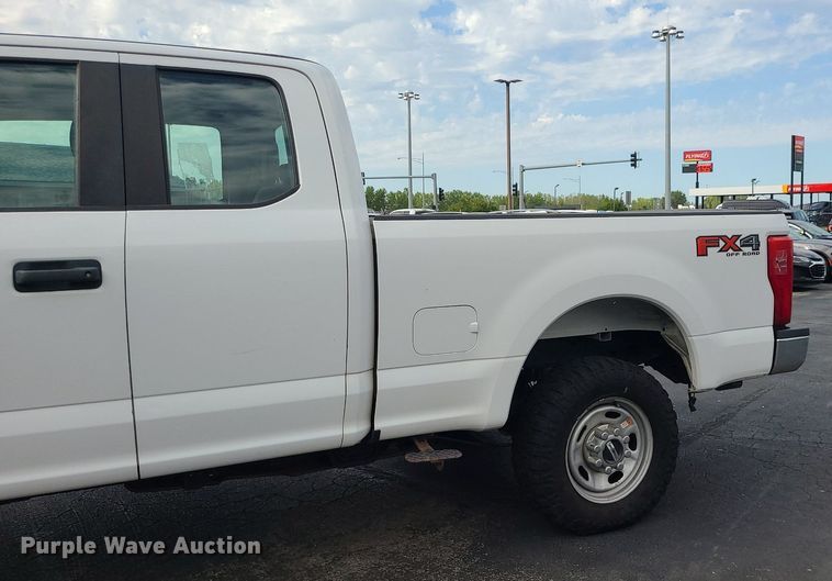 image for item MJ9409 2017 Ford F250 Super Duty XL  SuperCab pickup truck