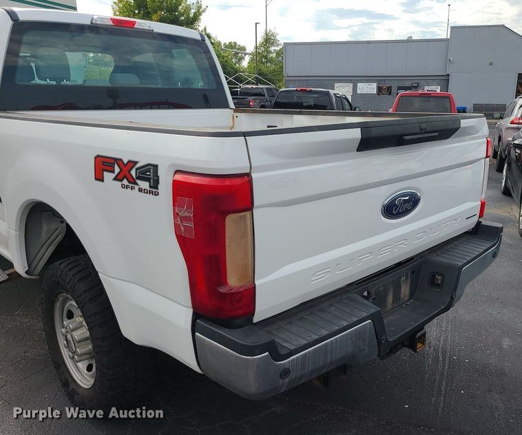 image for item MJ9409 2017 Ford F250 Super Duty XL  SuperCab pickup truck