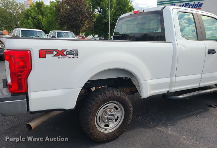 image for item MJ9409 2017 Ford F250 Super Duty XL  SuperCab pickup truck