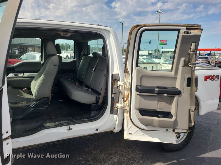 image for item MJ9409 2017 Ford F250 Super Duty XL  SuperCab pickup truck