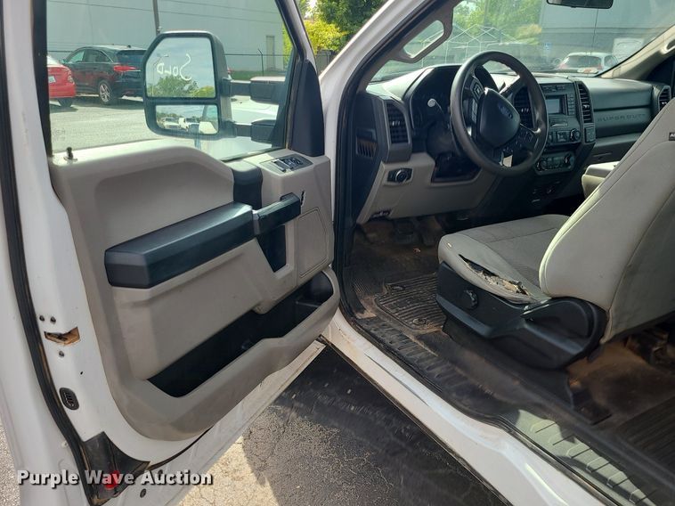 image for item MJ9409 2017 Ford F250 Super Duty XL  SuperCab pickup truck