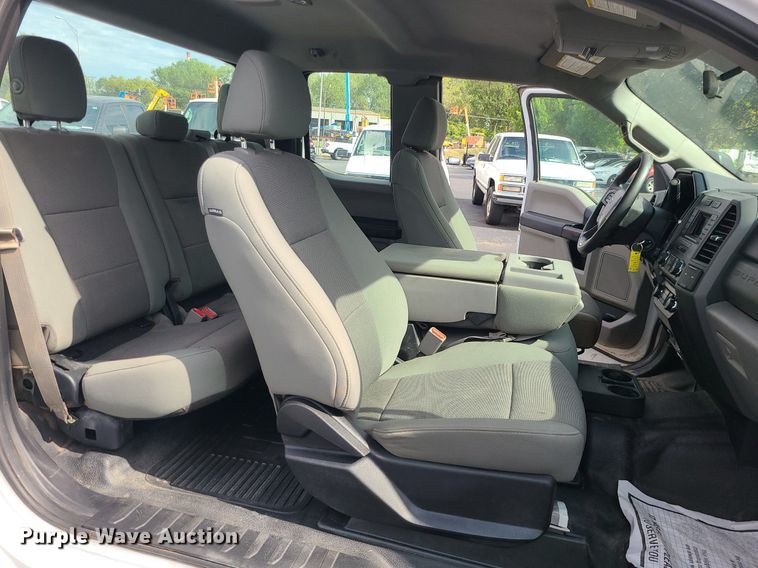 image for item MJ9409 2017 Ford F250 Super Duty XL  SuperCab pickup truck