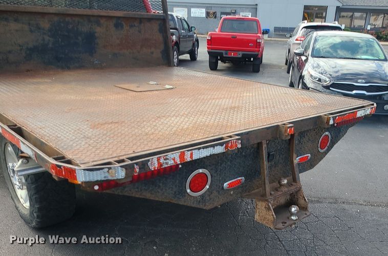 image for item MJ9410 2010 Ford F250 Super Duty  Crew Cab flatbed pickup truck