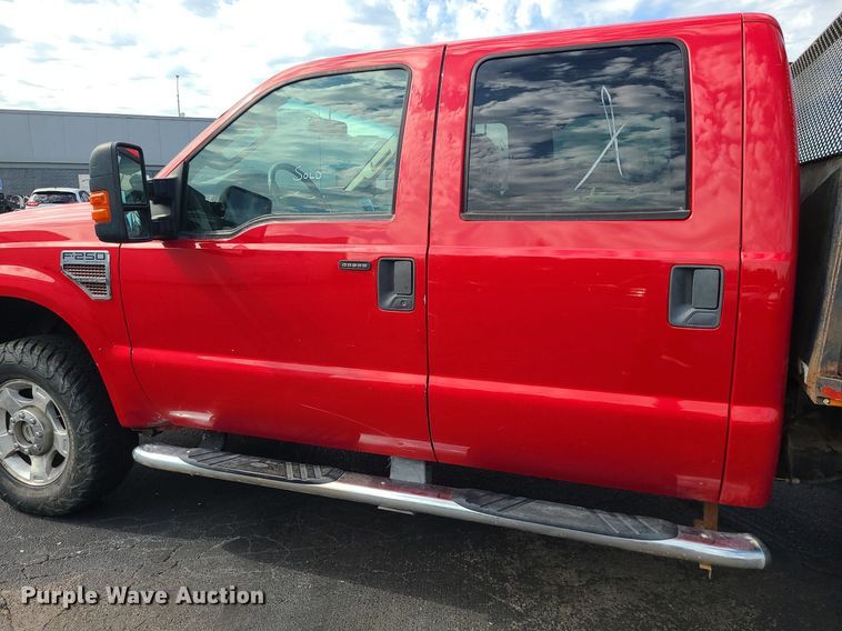 image for item MJ9410 2010 Ford F250 Super Duty  Crew Cab flatbed pickup truck