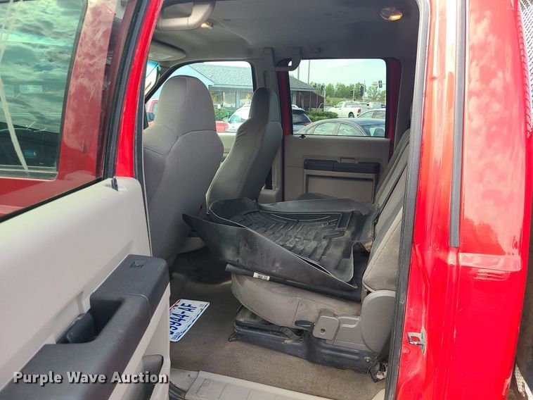 image for item MJ9410 2010 Ford F250 Super Duty  Crew Cab flatbed pickup truck