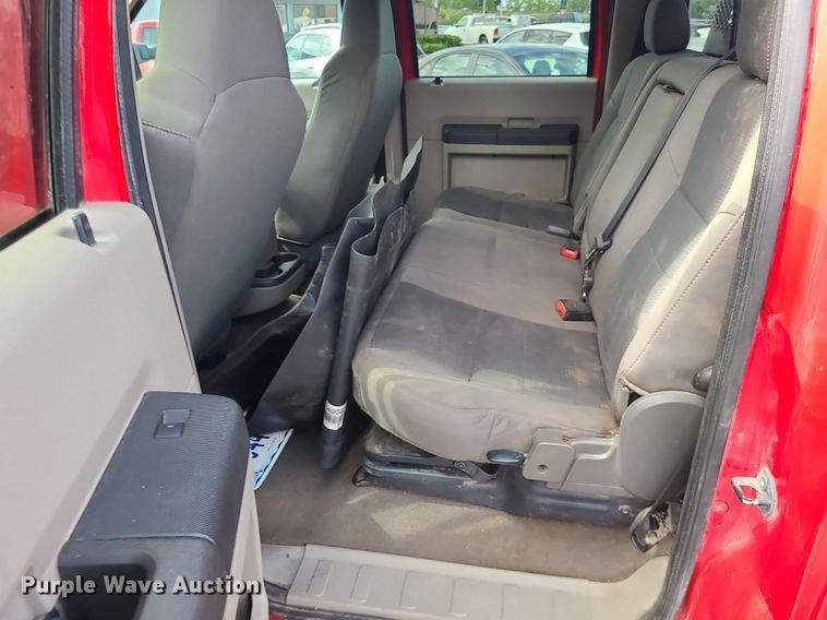 image for item MJ9410 2010 Ford F250 Super Duty  Crew Cab flatbed pickup truck