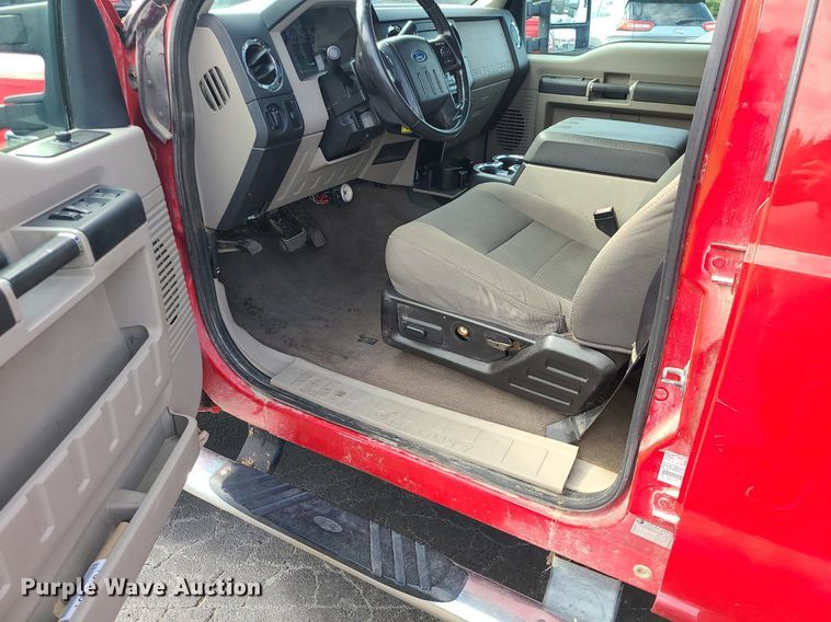 image for item MJ9410 2010 Ford F250 Super Duty  Crew Cab flatbed pickup truck