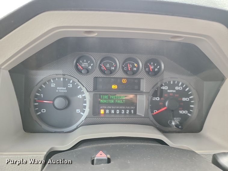 image for item MJ9410 2010 Ford F250 Super Duty  Crew Cab flatbed pickup truck