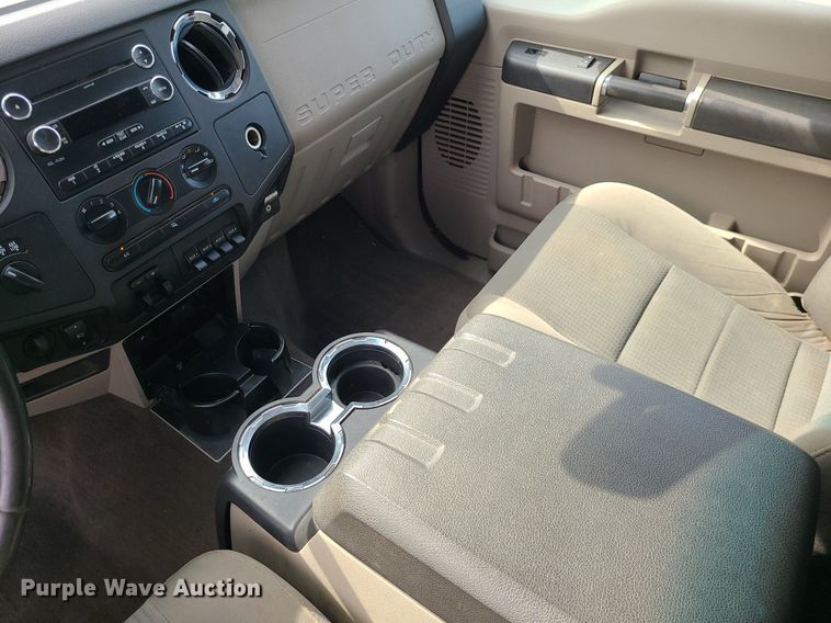 image for item MJ9410 2010 Ford F250 Super Duty  Crew Cab flatbed pickup truck