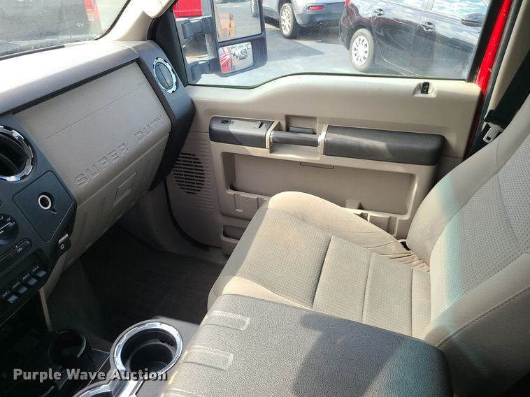 image for item MJ9410 2010 Ford F250 Super Duty  Crew Cab flatbed pickup truck