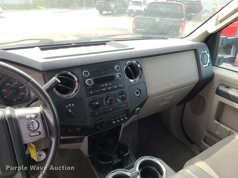 image for item MJ9410 2010 Ford F250 Super Duty  Crew Cab flatbed pickup truck