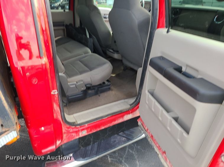 image for item MJ9410 2010 Ford F250 Super Duty  Crew Cab flatbed pickup truck