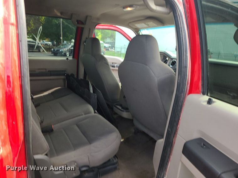 image for item MJ9410 2010 Ford F250 Super Duty  Crew Cab flatbed pickup truck