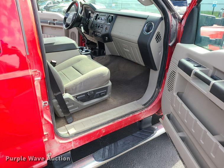 image for item MJ9410 2010 Ford F250 Super Duty  Crew Cab flatbed pickup truck