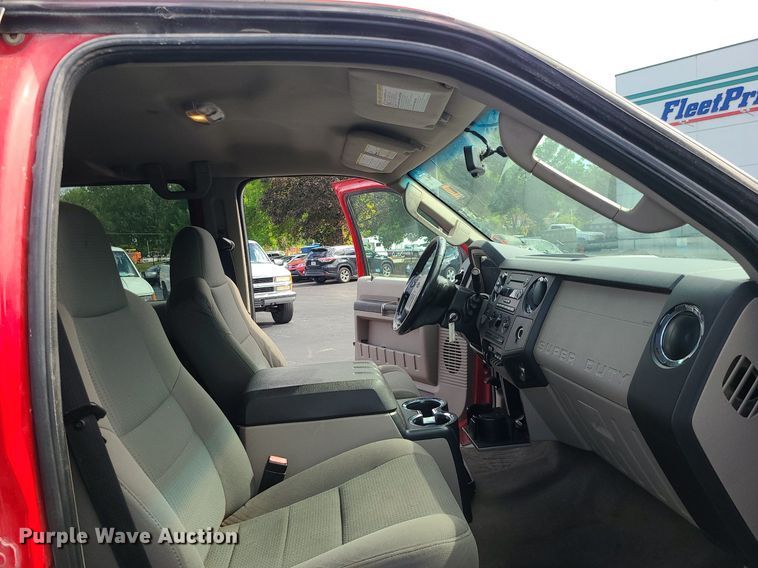 image for item MJ9410 2010 Ford F250 Super Duty  Crew Cab flatbed pickup truck