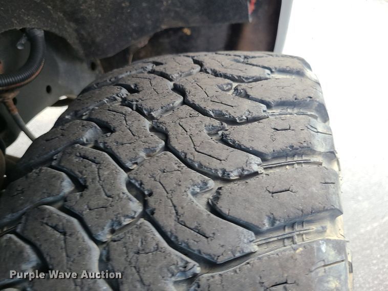 image for item MJ9410 2010 Ford F250 Super Duty  Crew Cab flatbed pickup truck