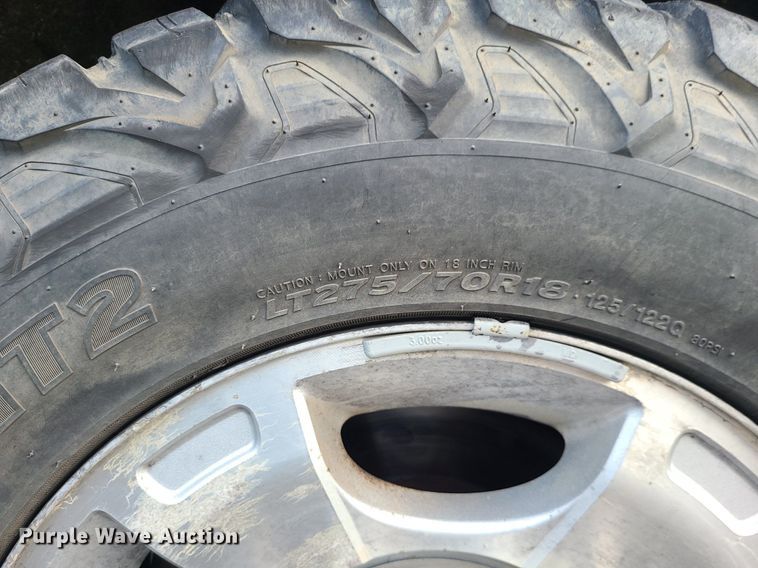 image for item MJ9410 2010 Ford F250 Super Duty  Crew Cab flatbed pickup truck