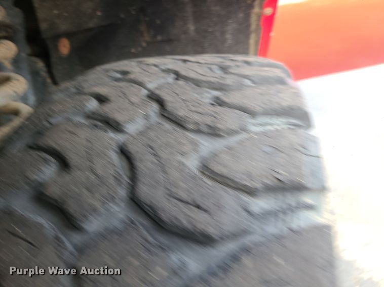 image for item MJ9410 2010 Ford F250 Super Duty  Crew Cab flatbed pickup truck