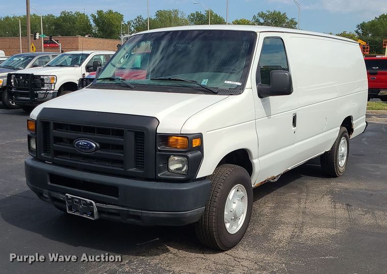 image for item MJ9412 2008 Ford E250 Super Duty  van