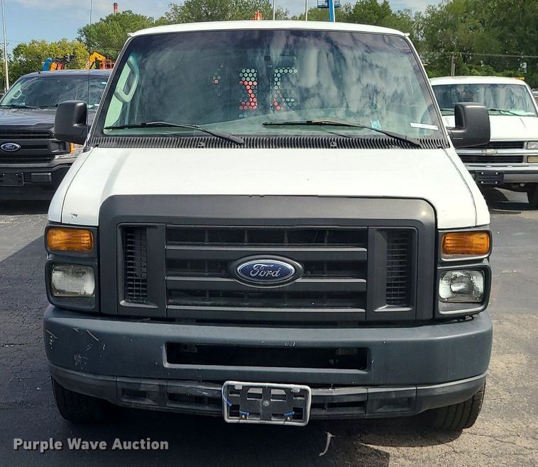 image for item MJ9412 2008 Ford E250 Super Duty  van