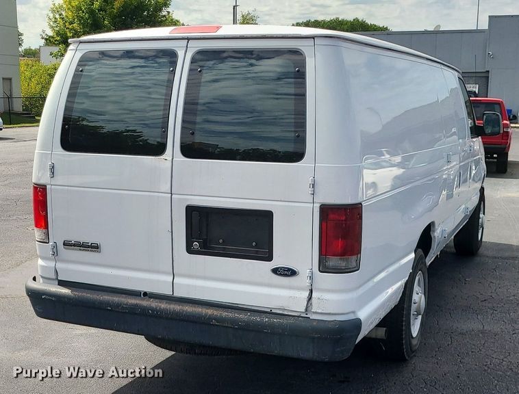image for item MJ9412 2008 Ford E250 Super Duty  van