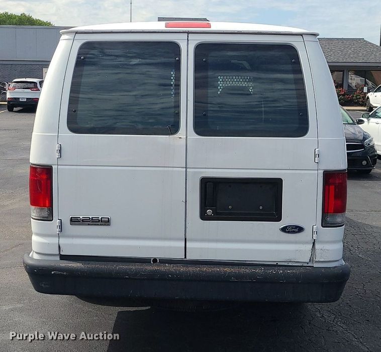 image for item MJ9412 2008 Ford E250 Super Duty  van