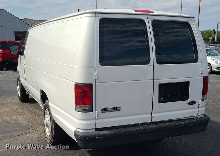 image for item MJ9412 2008 Ford E250 Super Duty  van