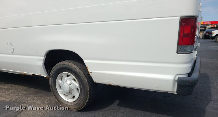image for item MJ9412 2008 Ford E250 Super Duty  van