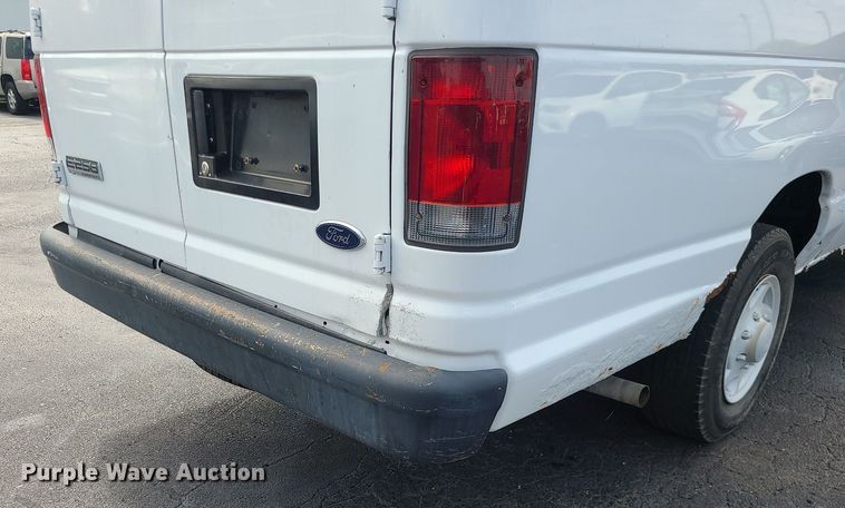 image for item MJ9412 2008 Ford E250 Super Duty  van