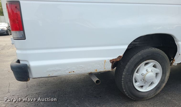 image for item MJ9412 2008 Ford E250 Super Duty  van