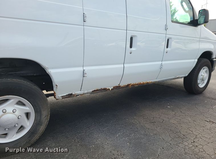 image for item MJ9412 2008 Ford E250 Super Duty  van
